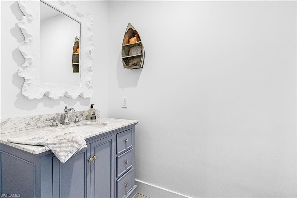 121 Jamaica Dr, Naples, FL 34113-4