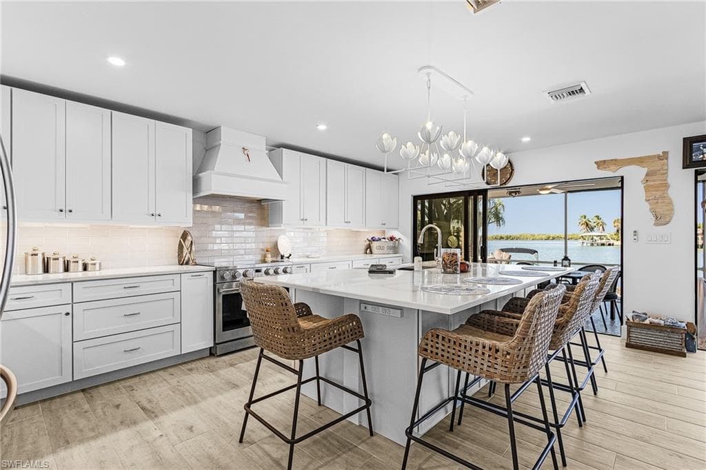 121 Jamaica Dr, Naples, FL 34113-7