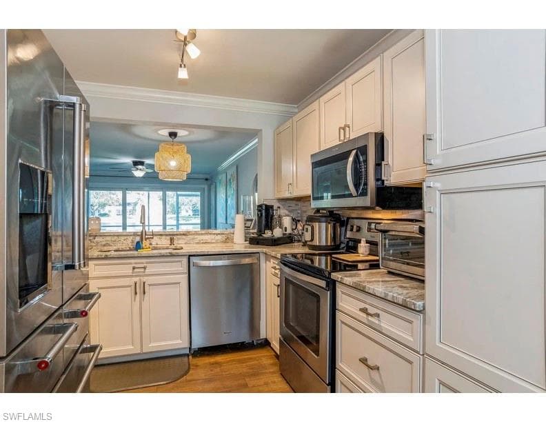 250 Timber Lake Cir E103, Naples, FL 34104-4