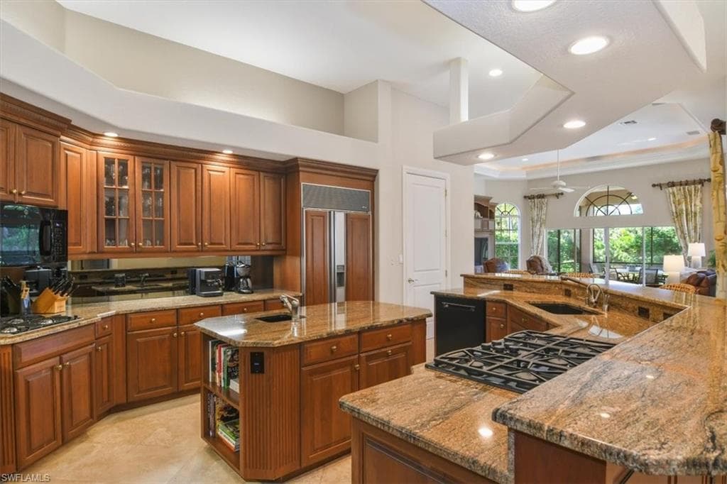 396 Edgemere Way E, Naples, FL 34105-9