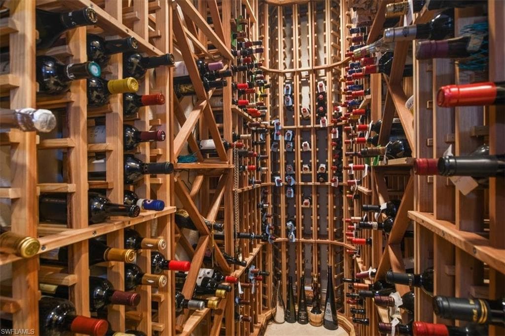 396 Edgemere Way E, Naples, FL 34105-15