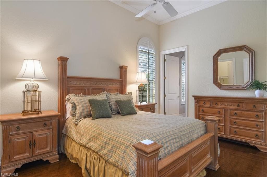 396 Edgemere Way E, Naples, FL 34105-21