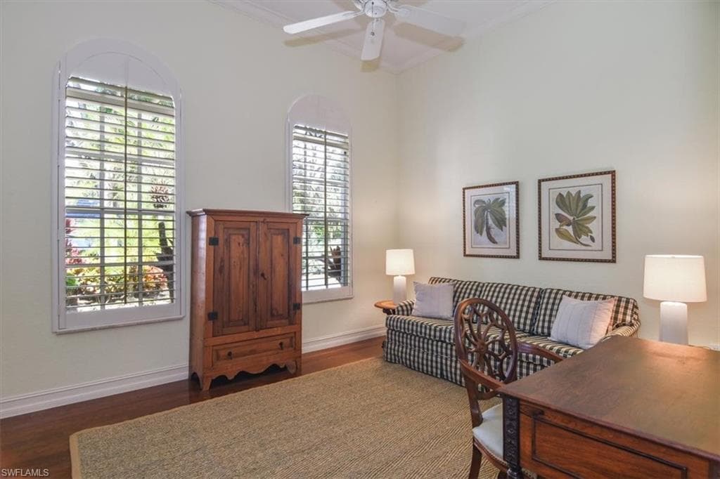 396 Edgemere Way E, Naples, FL 34105-23