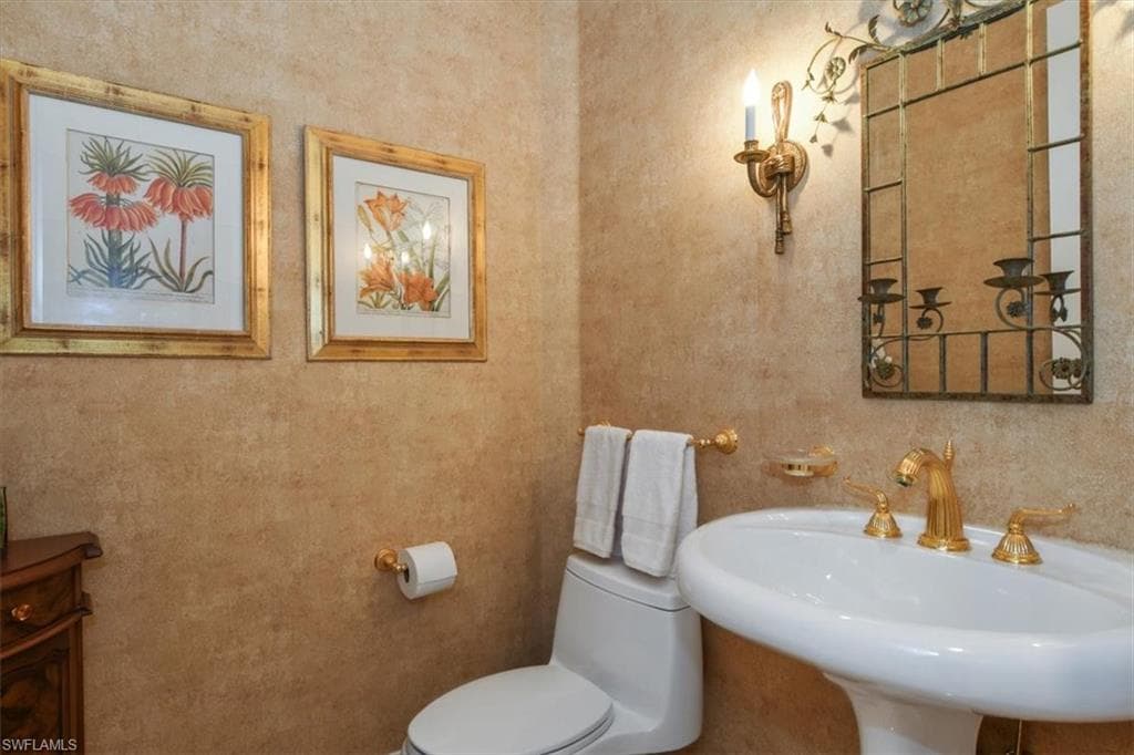 396 Edgemere Way E, Naples, FL 34105-24