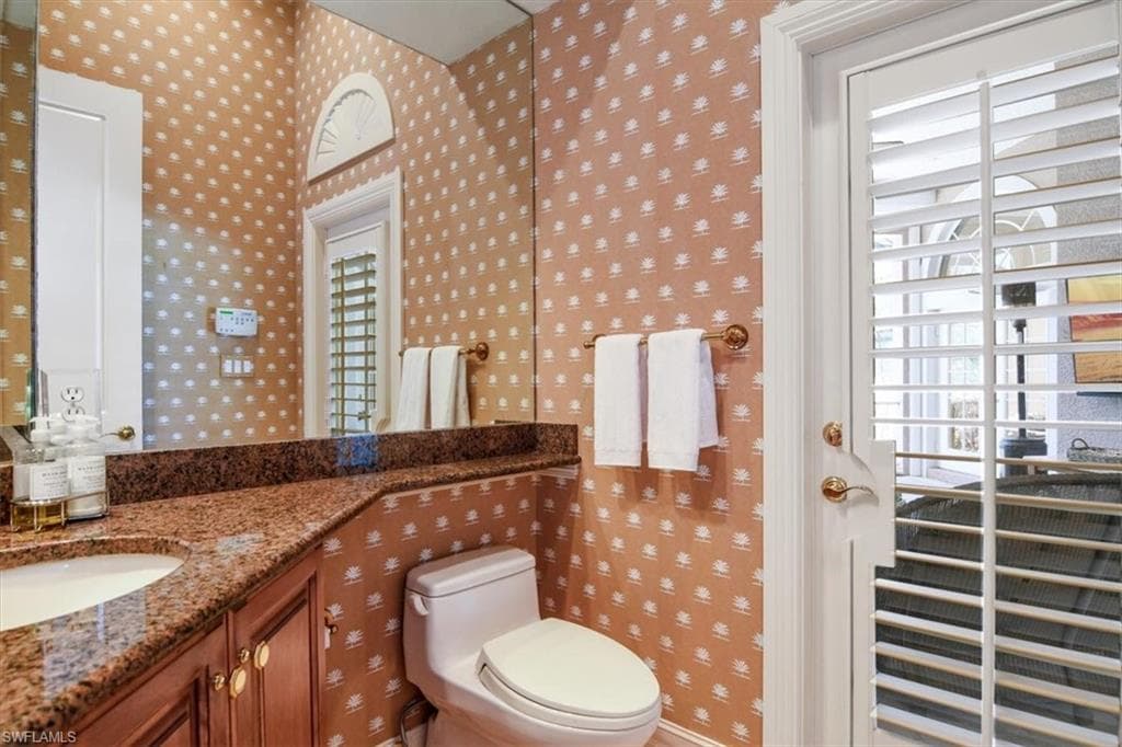 396 Edgemere Way E, Naples, FL 34105-25