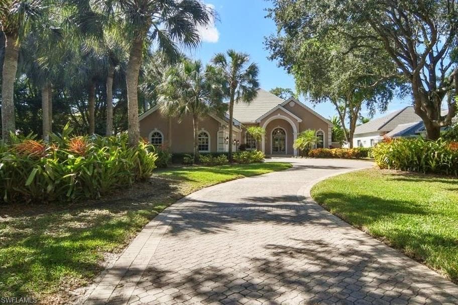 396 Edgemere Way E, Naples, FL 34105-3