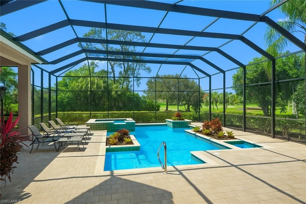 396 Edgemere Way E, Naples, FL 34105-4