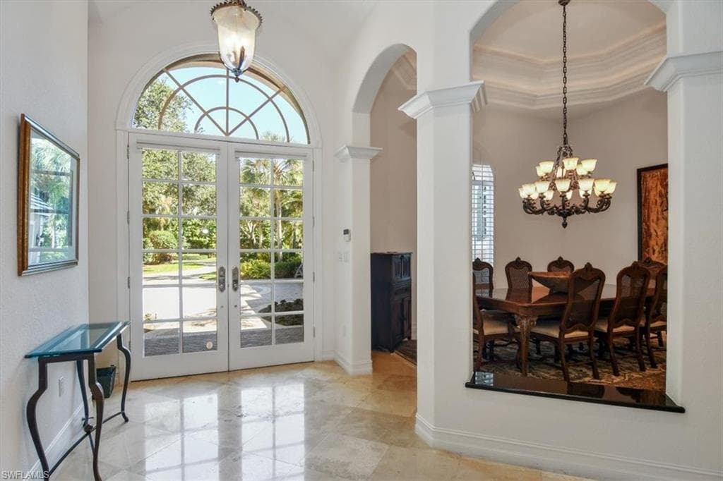 396 Edgemere Way E, Naples, FL 34105-6