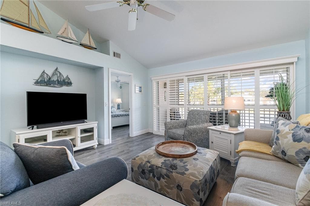 484 Belina Dr 1404, Naples, FL 34104-7