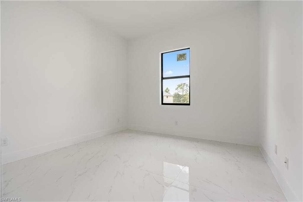 2911 37th St W, Lehigh Acres, FL 33971-10