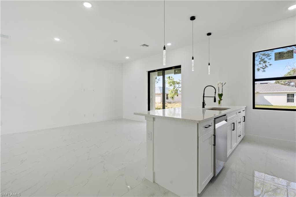 2911 37th St W, Lehigh Acres, FL 33971-16