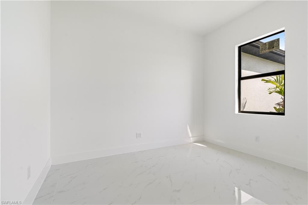 2911 37th St W, Lehigh Acres, FL 33971-17