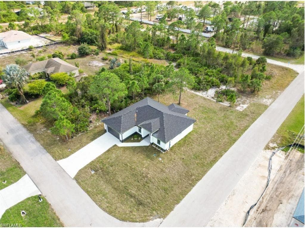 2911 37th St W, Lehigh Acres, FL 33971-2