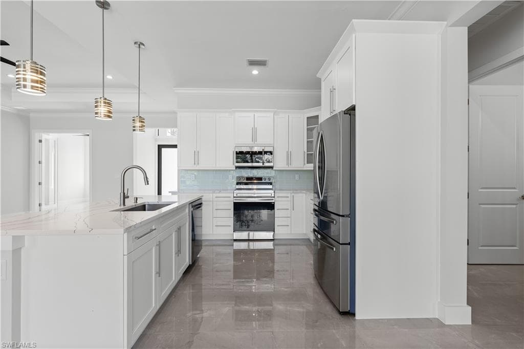 2557 8th Ave SE, Naples, FL 34117-9