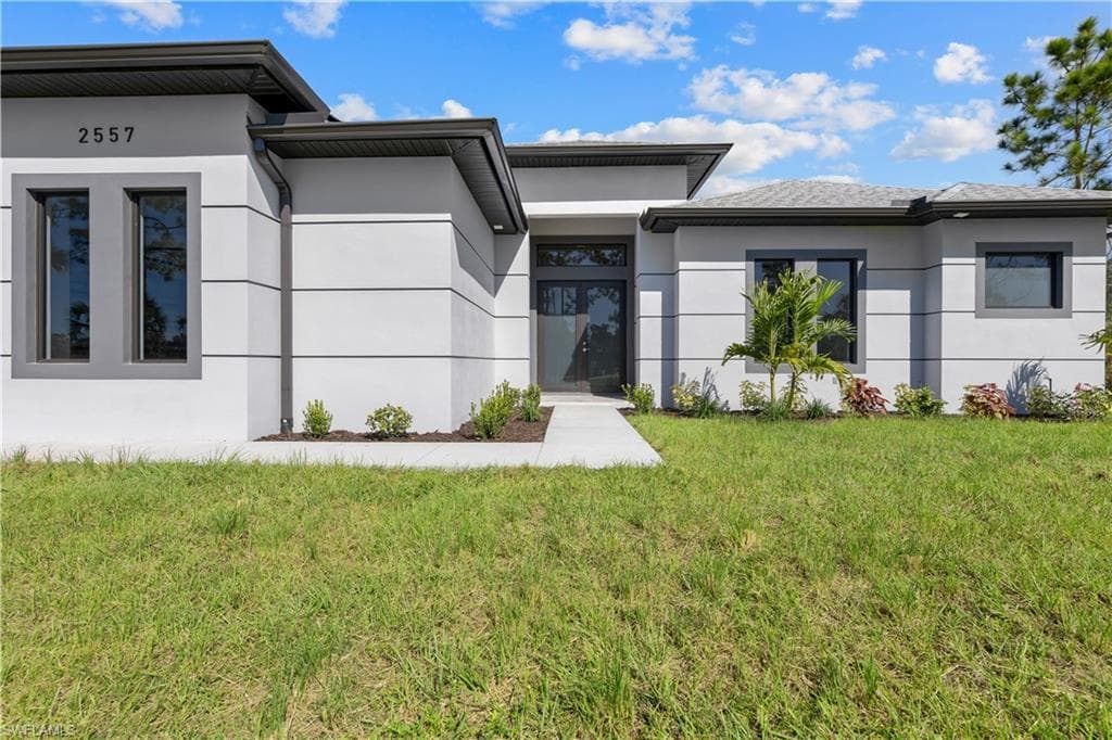 2557 8th Ave SE, Naples, FL 34117-2