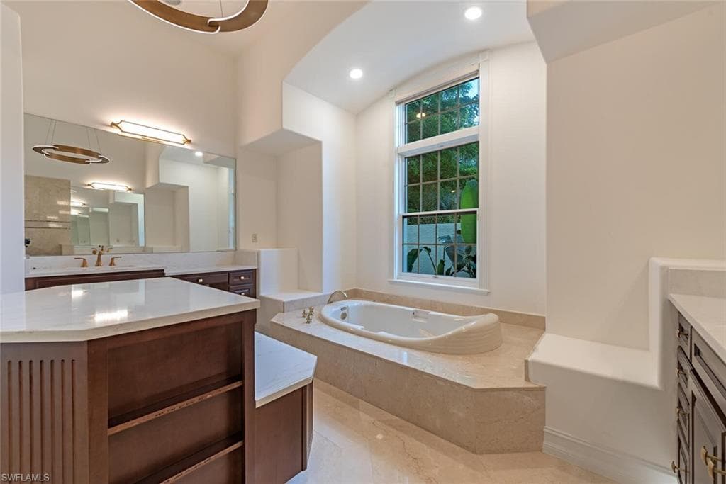 1252 Pocantico Ln, Naples, FL 34110-14