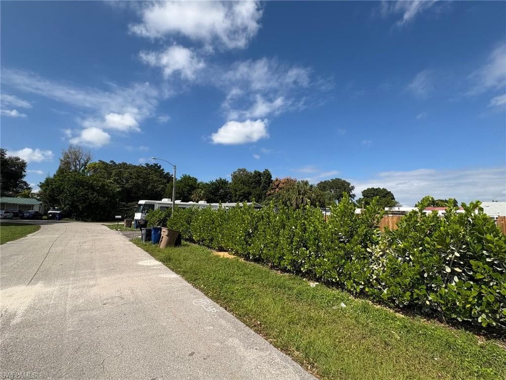 418 Cactus Cir, Lehigh Acres, FL 33936-1