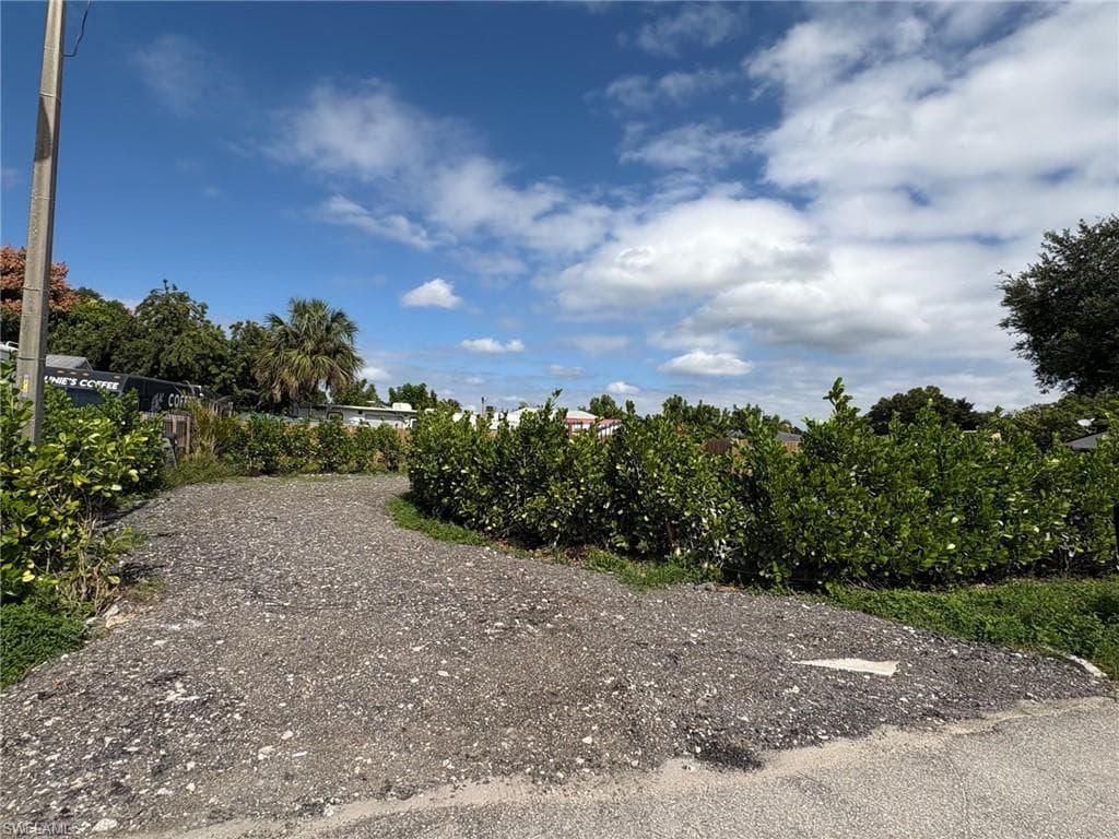 418 Cactus Cir, Lehigh Acres, FL 33936-2