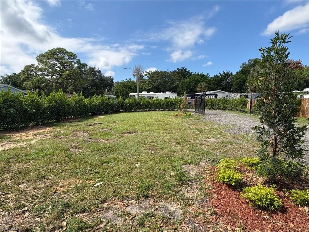 418 Cactus Cir, Lehigh Acres, FL 33936-3