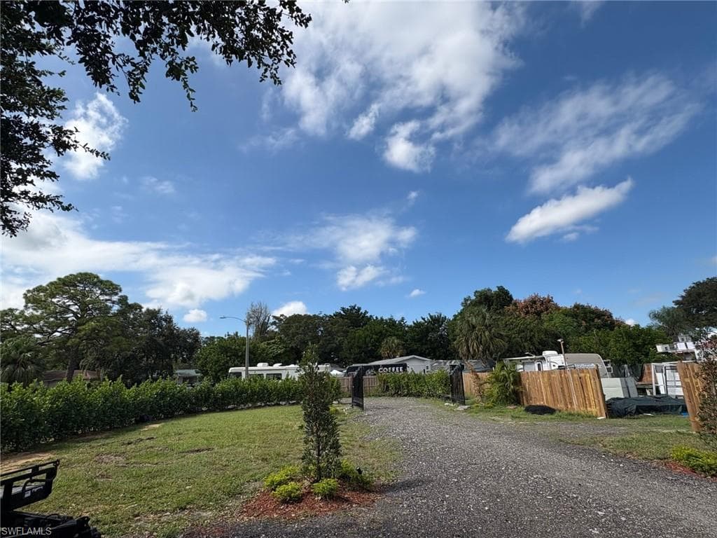 418 Cactus Cir, Lehigh Acres, FL 33936-4