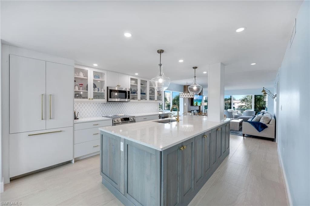 305 Park Shore Dr 2-234, Naples, FL 34103-8