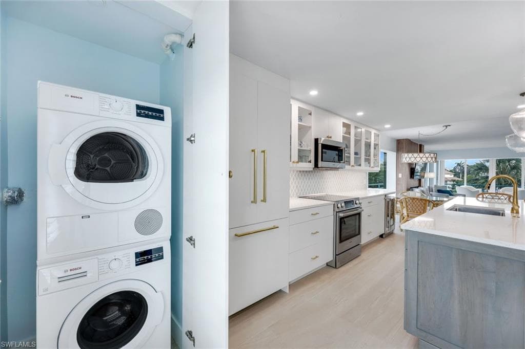 305 Park Shore Dr 2-234, Naples, FL 34103-19