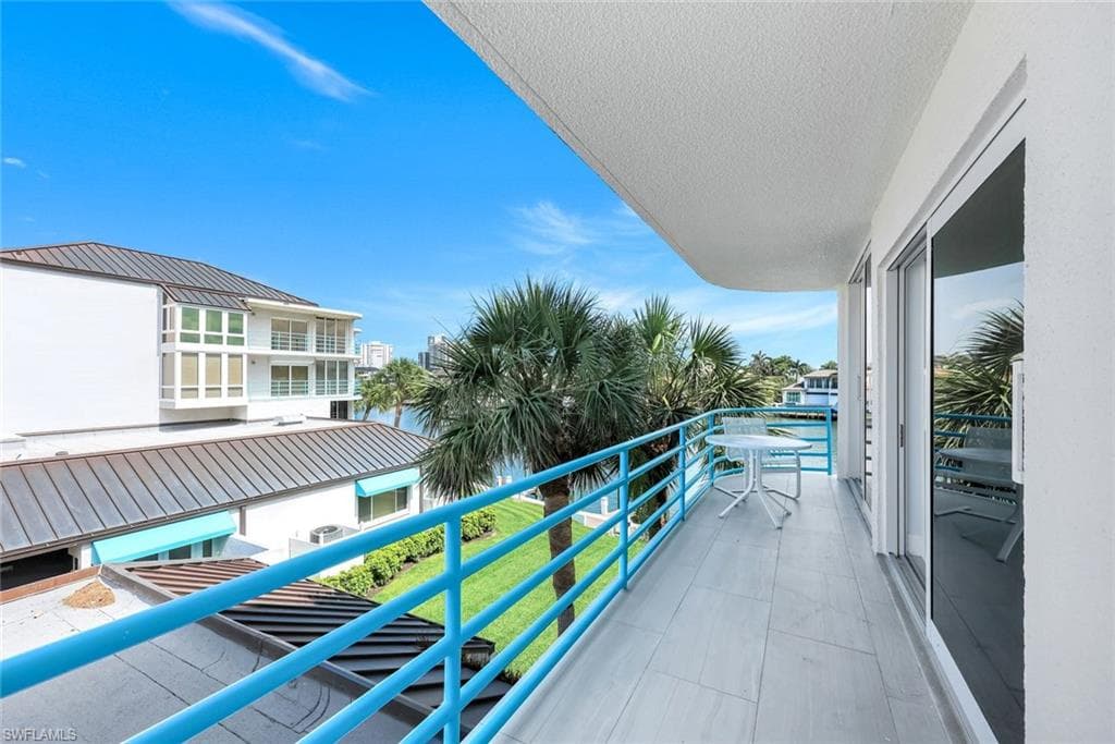 305 Park Shore Dr 2-234, Naples, FL 34103-23