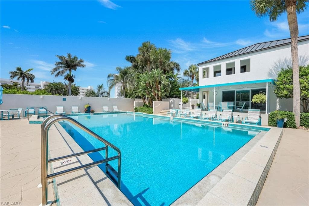 305 Park Shore Dr 2-234, Naples, FL 34103-26