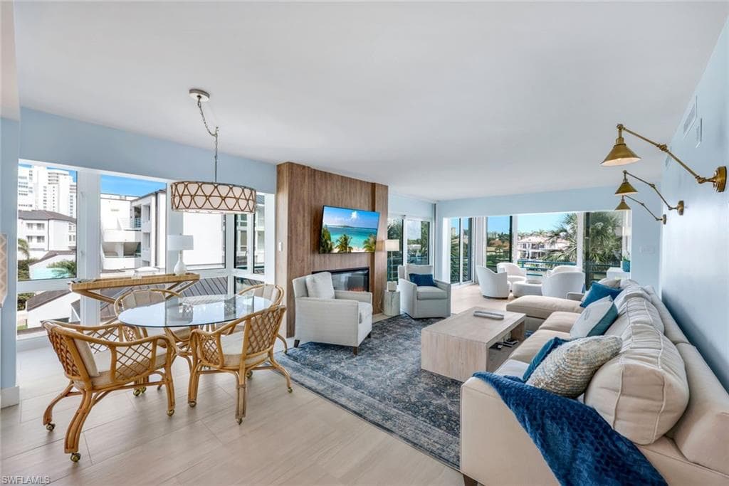 305 Park Shore Dr 2-234, Naples, FL 34103-6