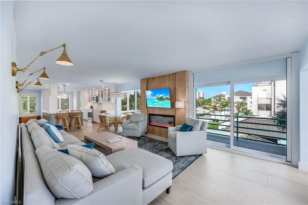 305 Park Shore Dr 2-234, Naples, FL 34103-7