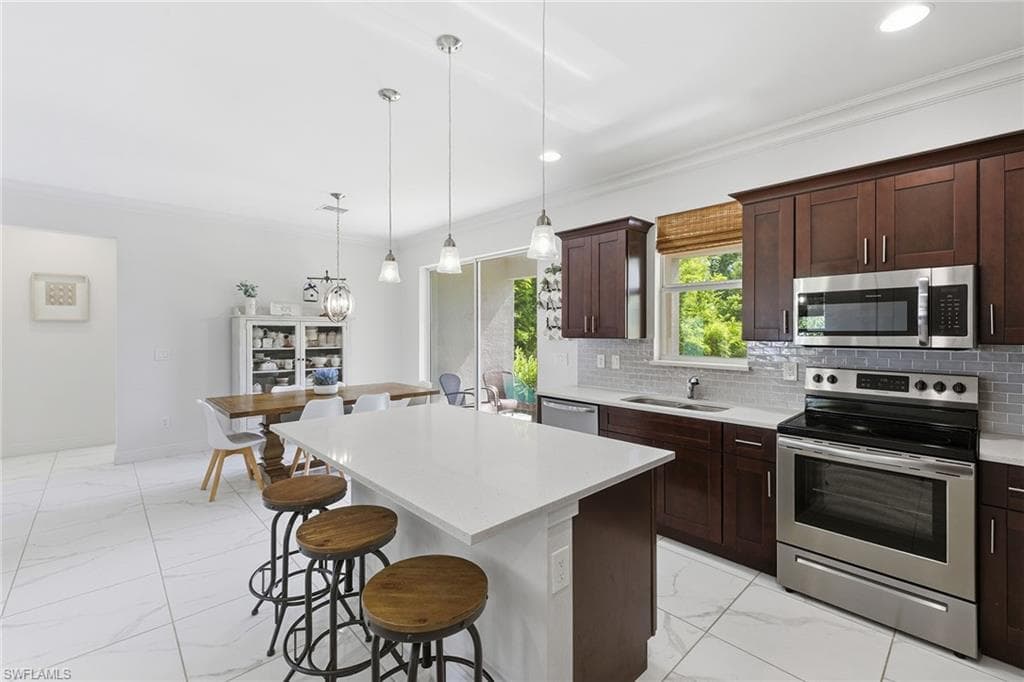 3380 4th Ave NE, Naples, FL 34120-7