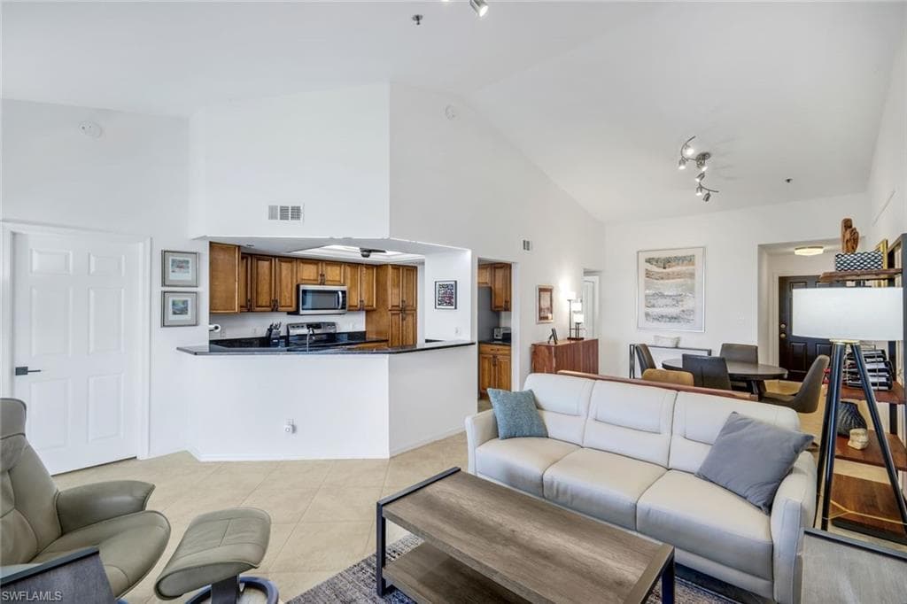 4130 Bayhead Dr 303, Bonita Springs, FL 34134-8