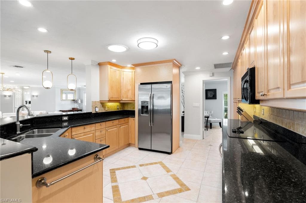 503 Neapolitan Way, Naples, FL 34103-4