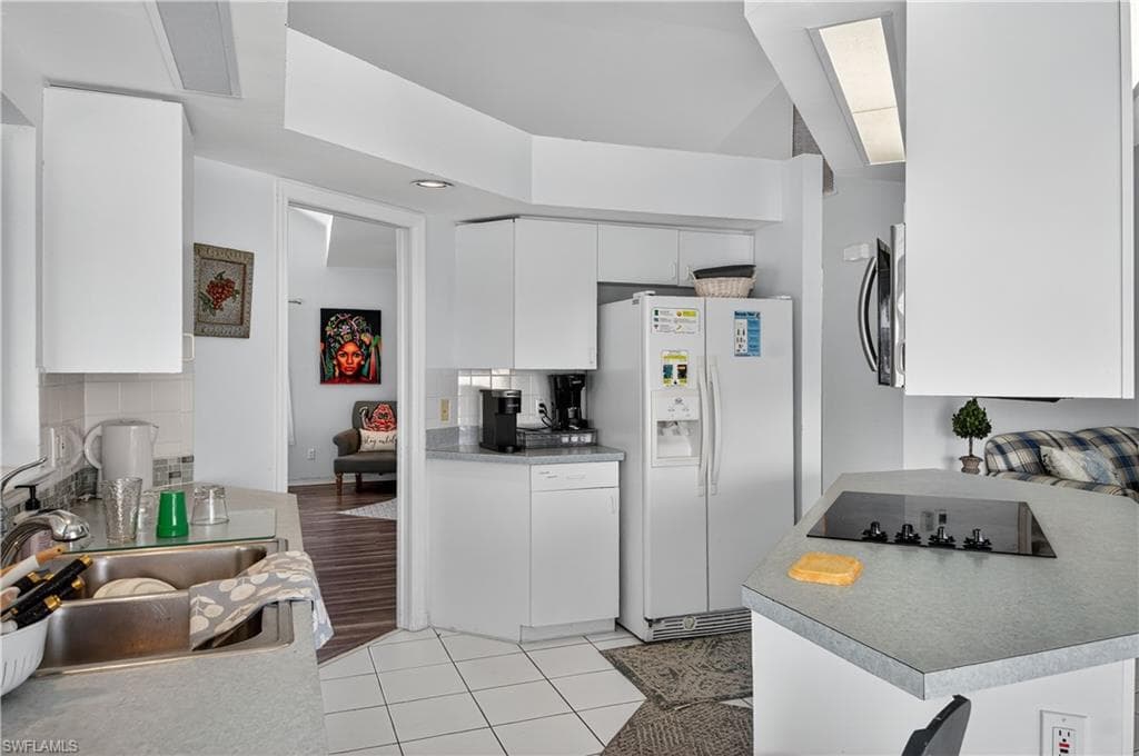 51 Hickory Ct, Marco Island, FL 34145-15