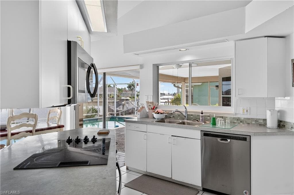 51 Hickory Ct, Marco Island, FL 34145-17