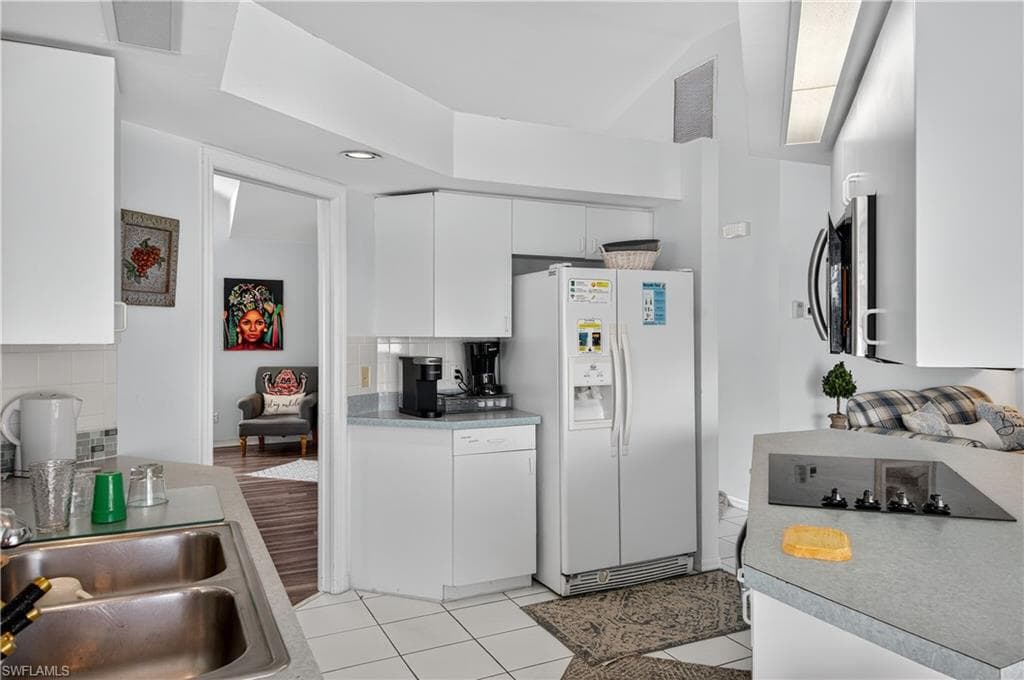 51 Hickory Ct, Marco Island, FL 34145-18