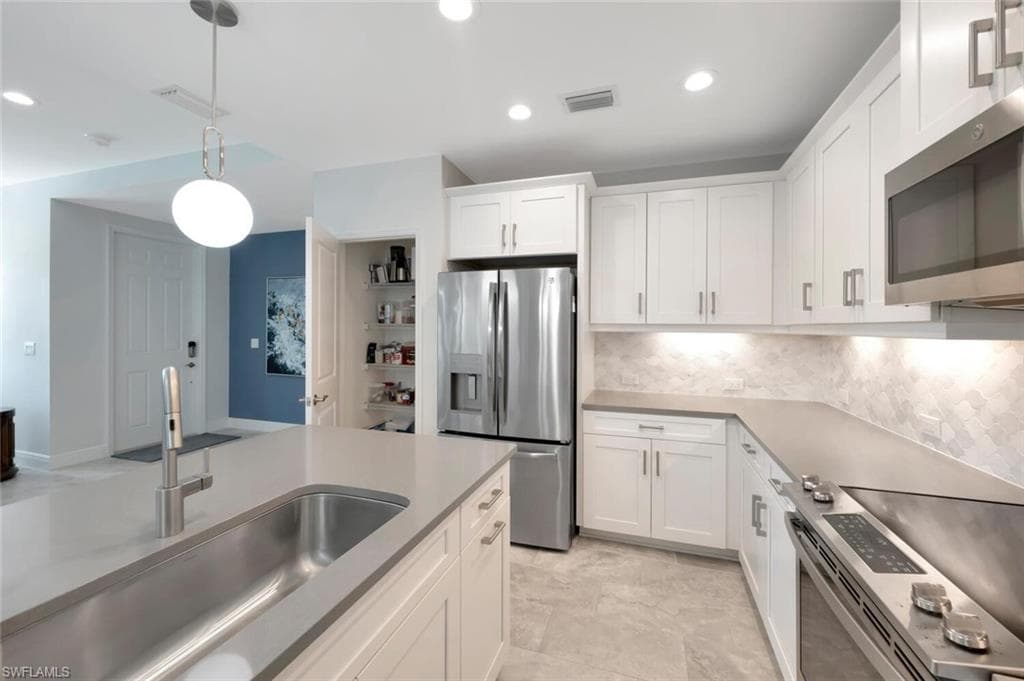 2542 Seychelles Dr 704, Naples, FL 34112-11