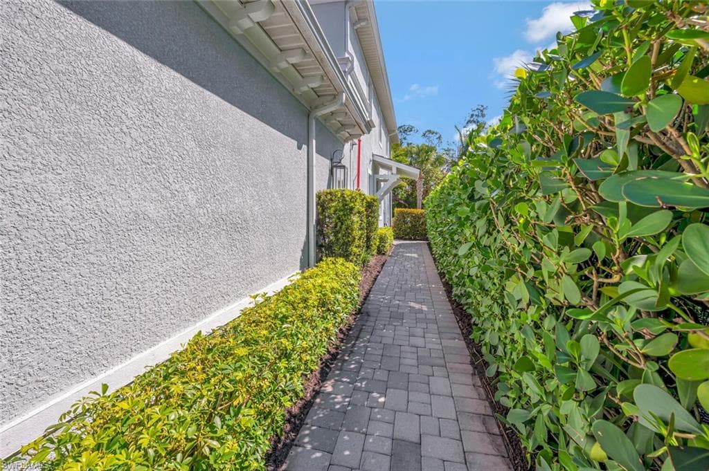 2542 Seychelles Dr 704, Naples, FL 34112-27