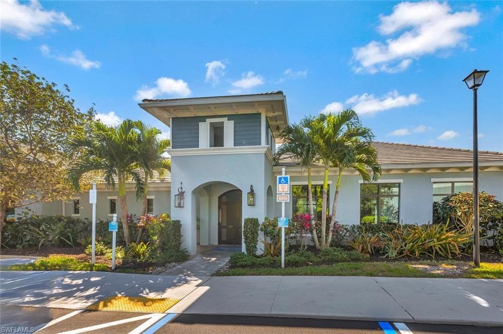 2542 Seychelles Dr 704, Naples, FL 34112-29