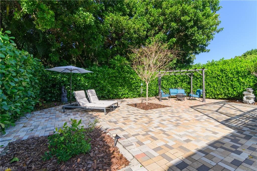 7739 Citrus Hill Ln, Naples, FL 34109-24