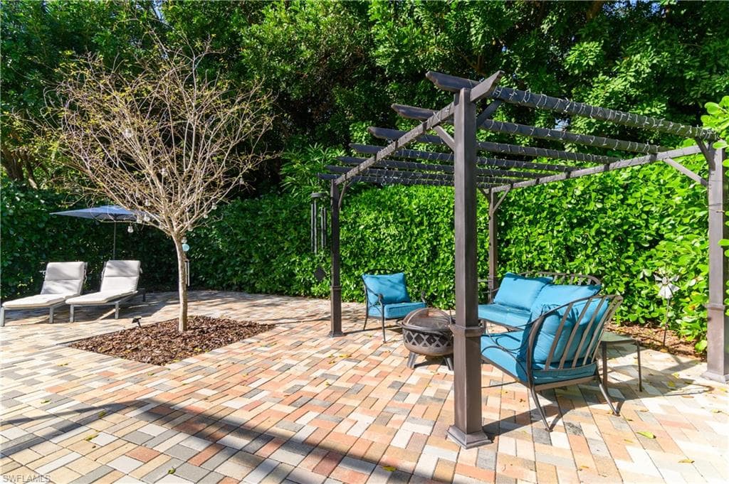 7739 Citrus Hill Ln, Naples, FL 34109-30