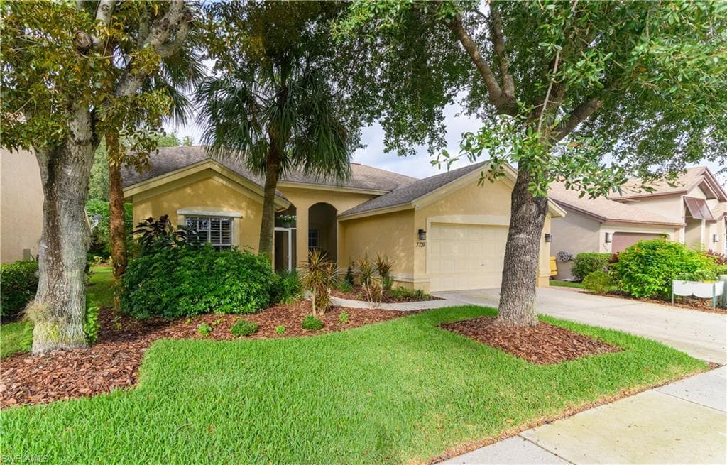 7739 Citrus Hill Ln, Naples, FL 34109-2