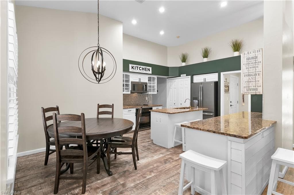 7739 Citrus Hill Ln, Naples, FL 34109-7