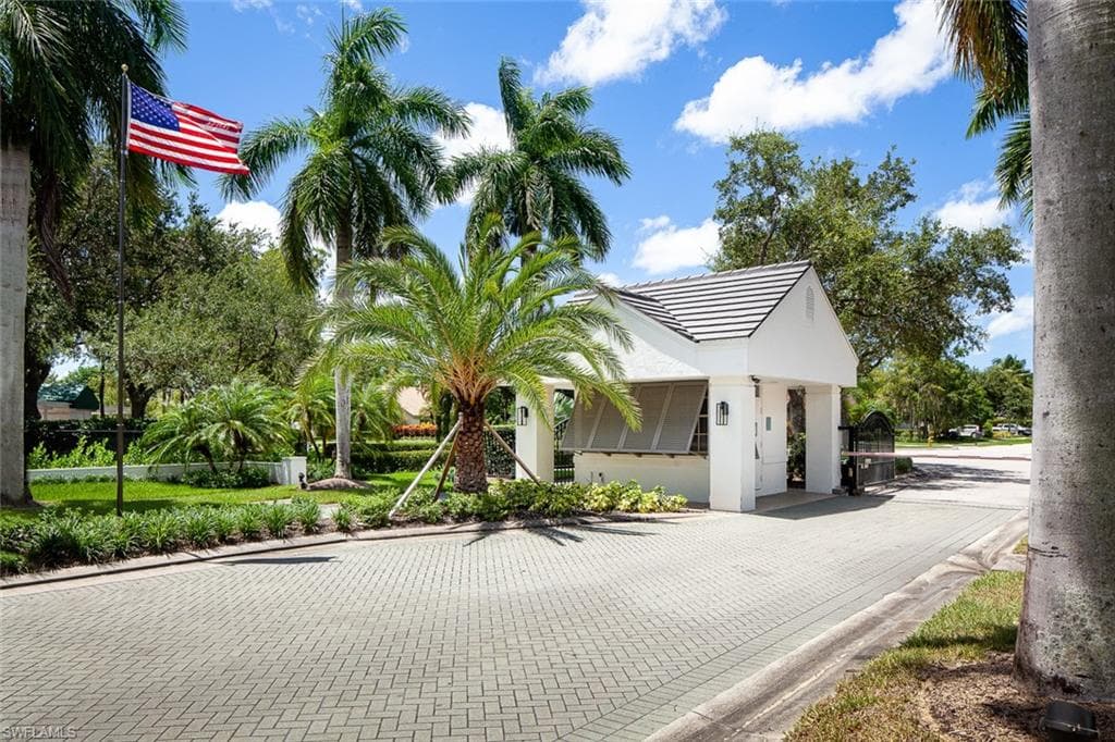 6900 Mill Run Cir, Naples, FL 34109-23