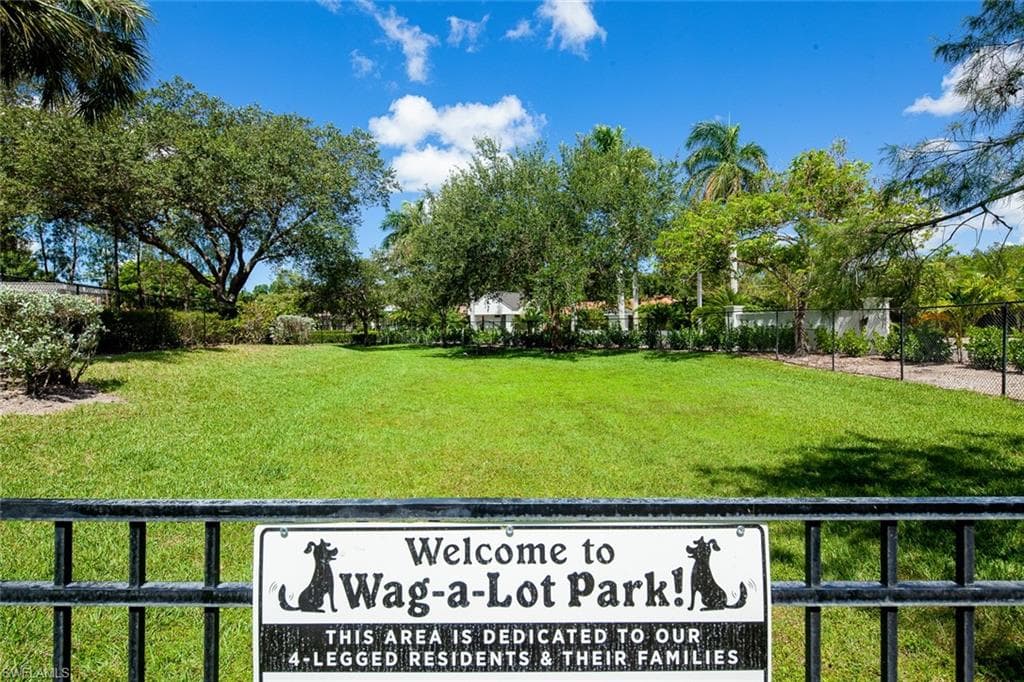 6900 Mill Run Cir, Naples, FL 34109-26