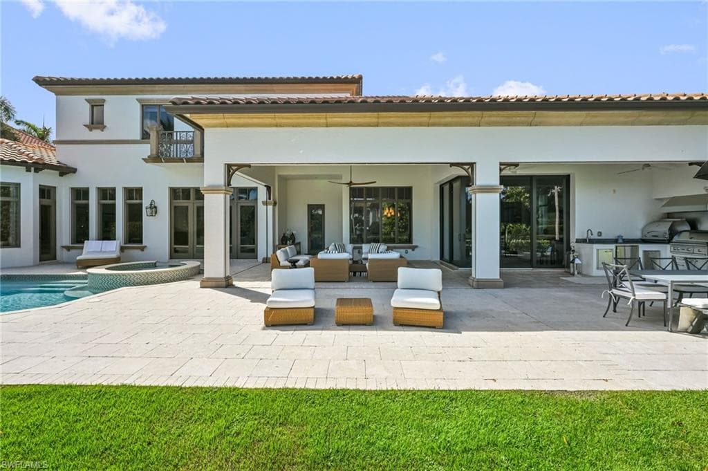 333 Sedgwick Ct, Naples, FL 34108-9