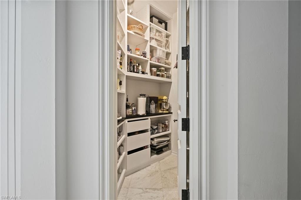 333 Sedgwick Ct, Naples, FL 34108-23