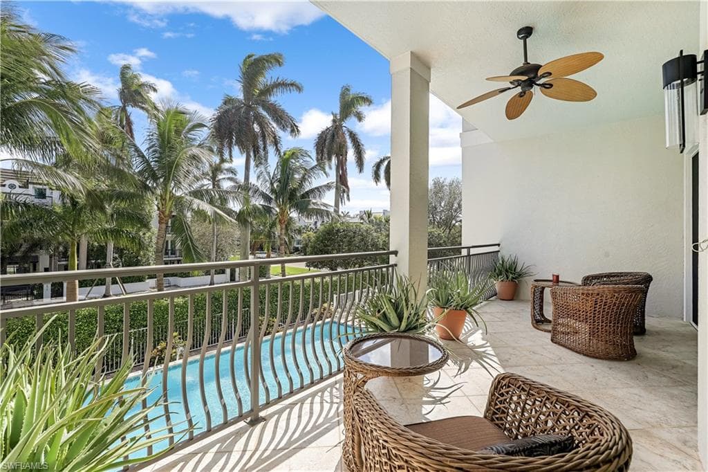 863 9th Ave S 202, Naples, FL 34102-12