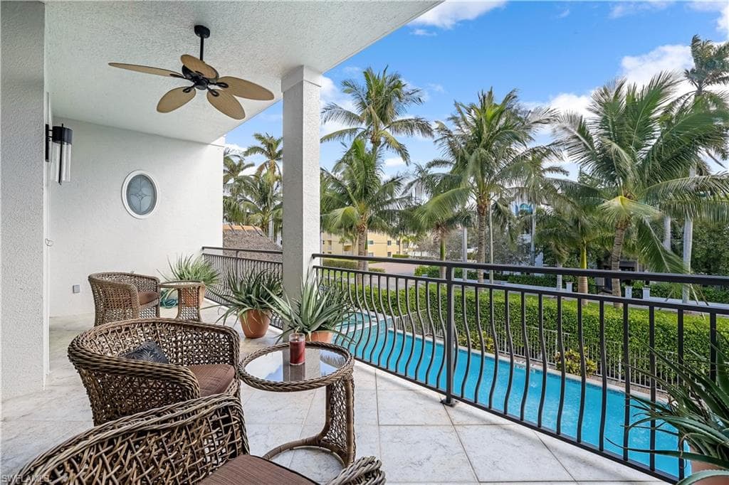 863 9th Ave S 202, Naples, FL 34102-16