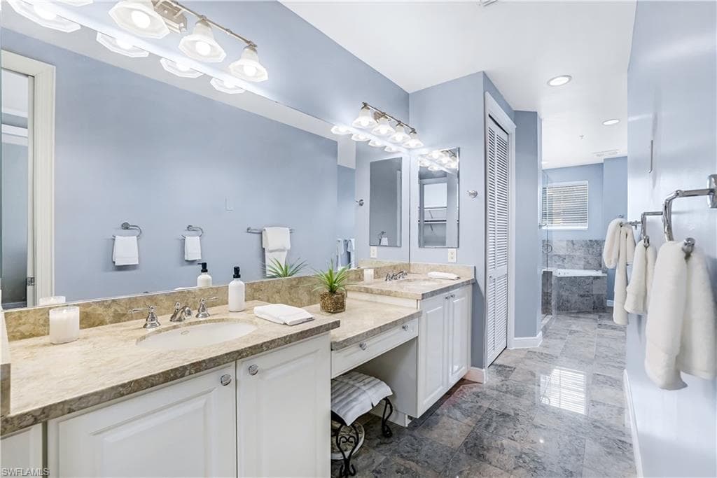 863 9th Ave S 202, Naples, FL 34102-17